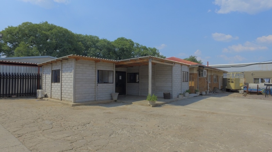 To Let commercial Property for Rent in Oos Einde North West